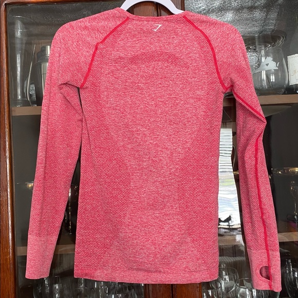 NWOT Women’s Gymshark Fitted Long-sleeve Top with Thumb Holes - Picture 2 of 3